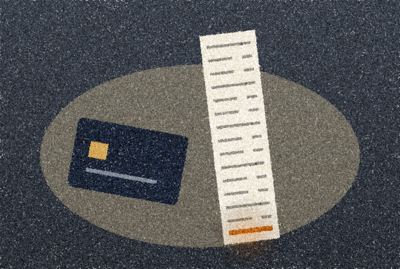 A pointillist illustration: a dark bank card lying beside a long till receipt under lamplight, the last line marked in amber.