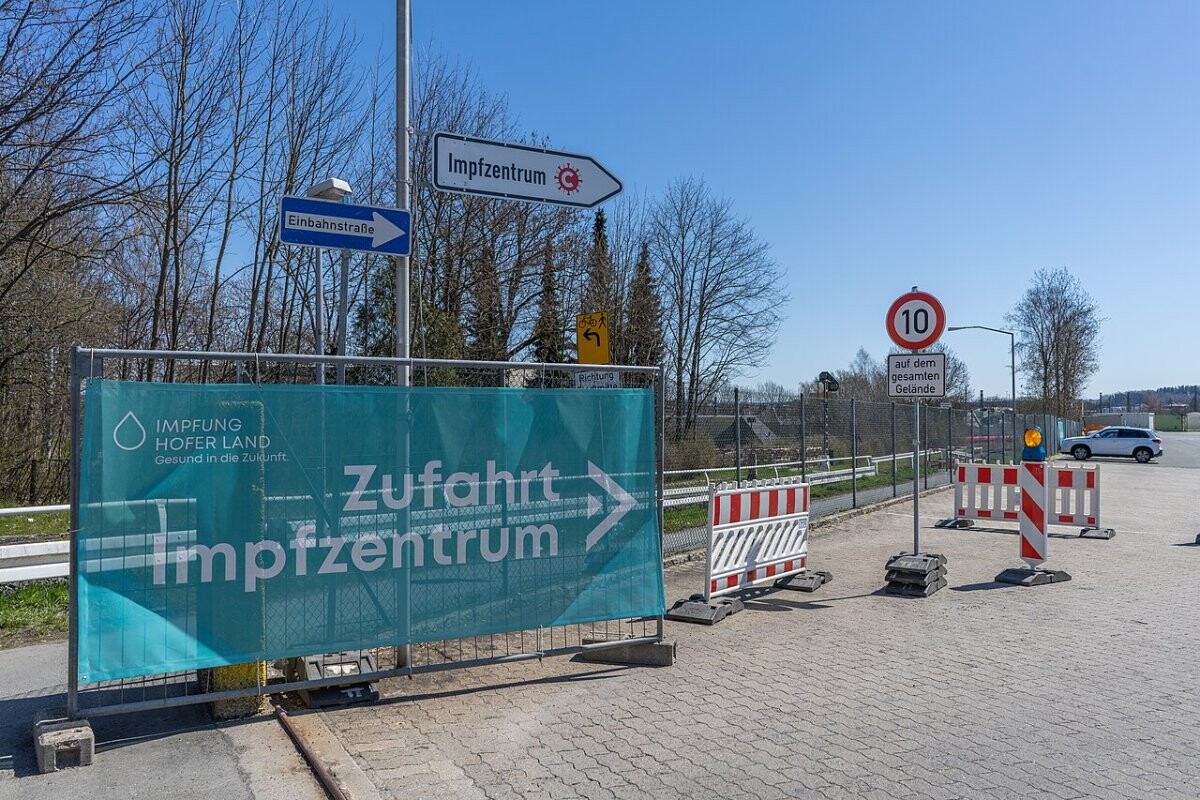 Entrance road to a COVID-19 vaccination centre in Hof