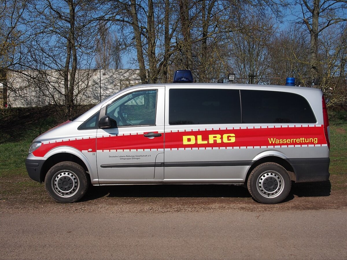 A DLRG water rescue vehicle