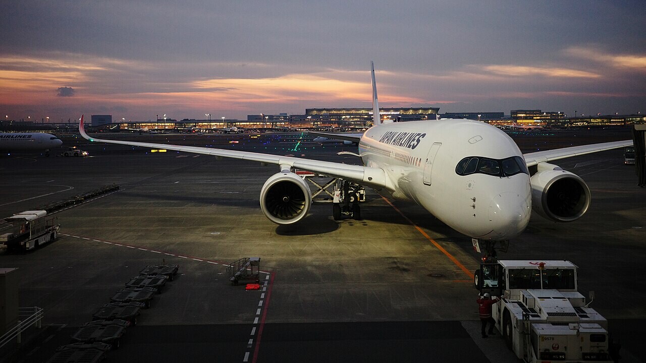 羽田空港の日本航空エアバスA350