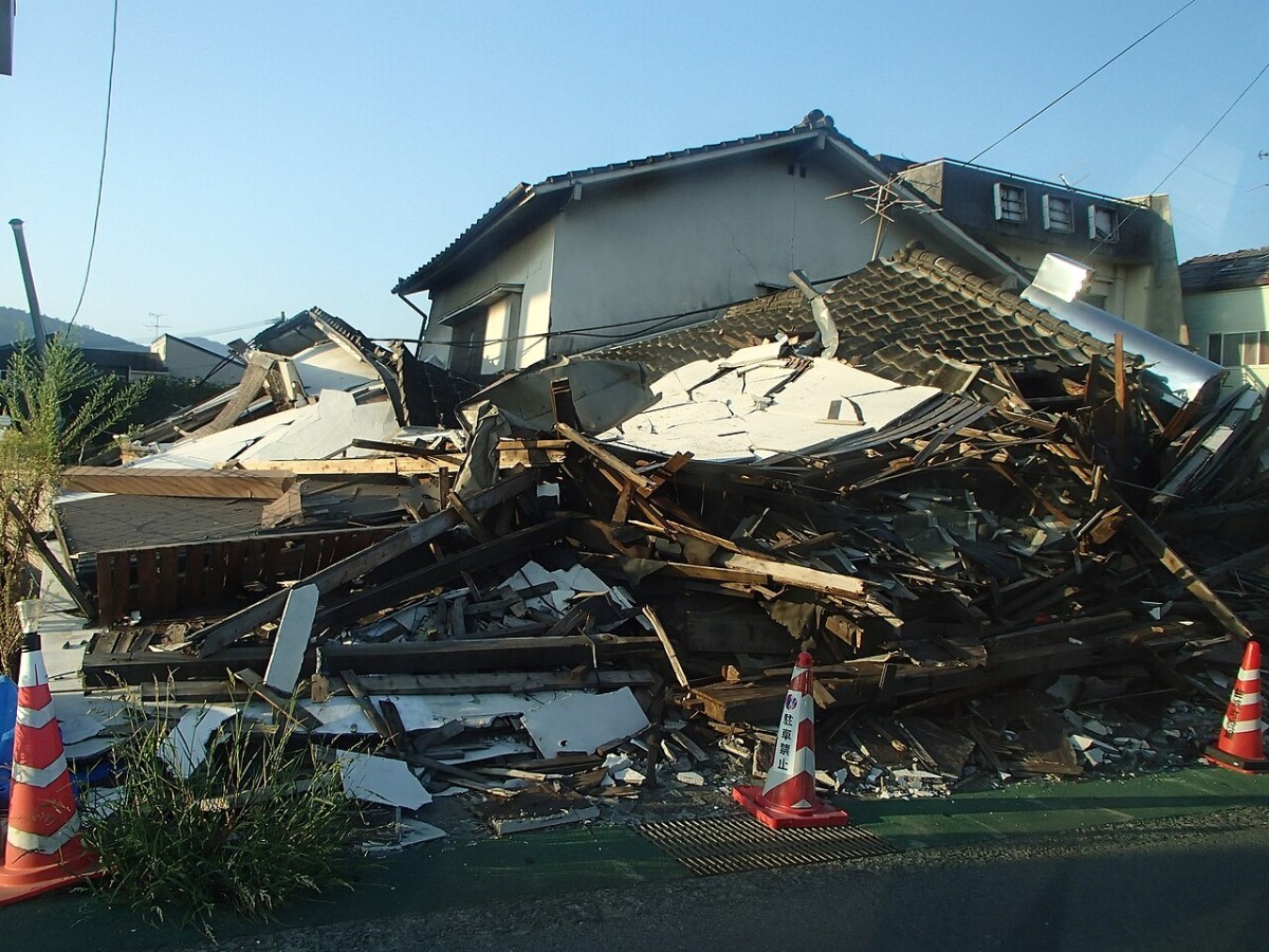 2016年熊本地震で倒壊した住宅