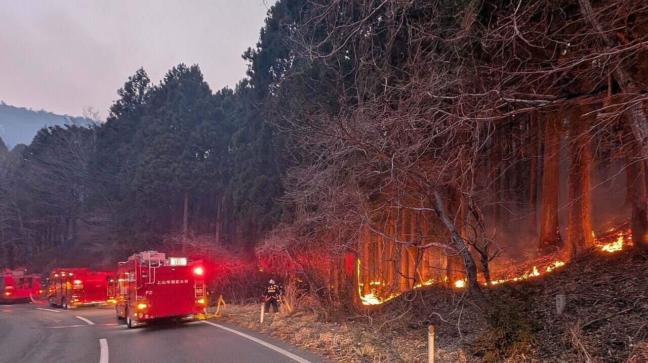 大船渡の林野火災に集まった各県の消防車