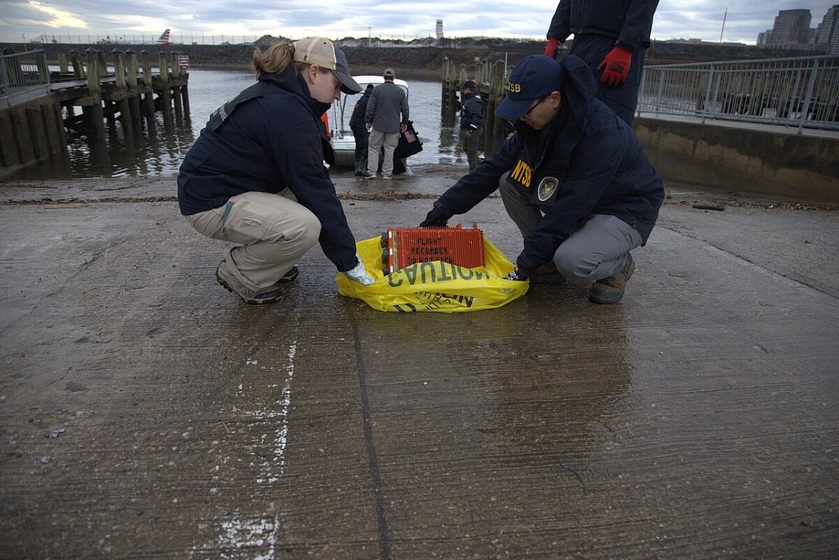 NTSB recovery on the Potomac River